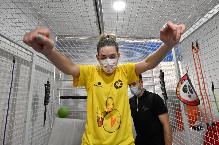 EM S.JOÃO DA PESQUEIRA MARTA A “MENINA MILAGRE” REAPRENDE A ANDAR E PRECISA DE AJUDA