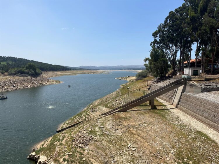 Barragem do Vilar quase seca. População e agricultores preocupados
