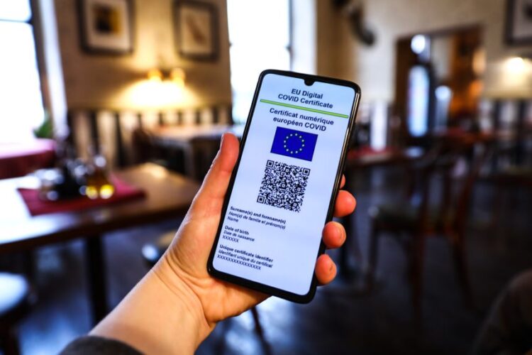 Covid-19: certificado digital e teste negativo deixam de ser obrigatórios nos voos para Portugal