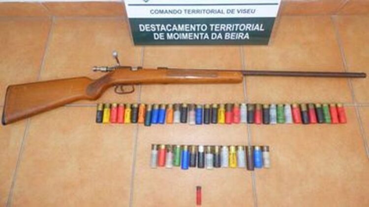 Tabuaço : Homem de 62 anos detido por posse ilegal de arma