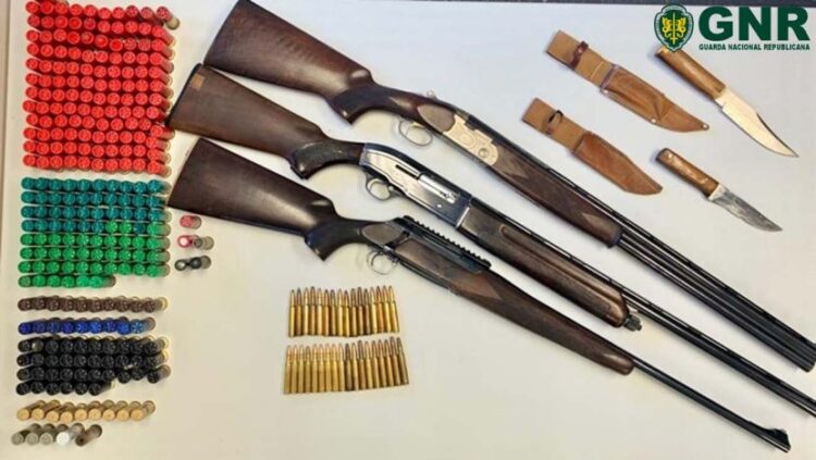 Resende: Caso de violência doméstica culmina com apreensão de armas e munições